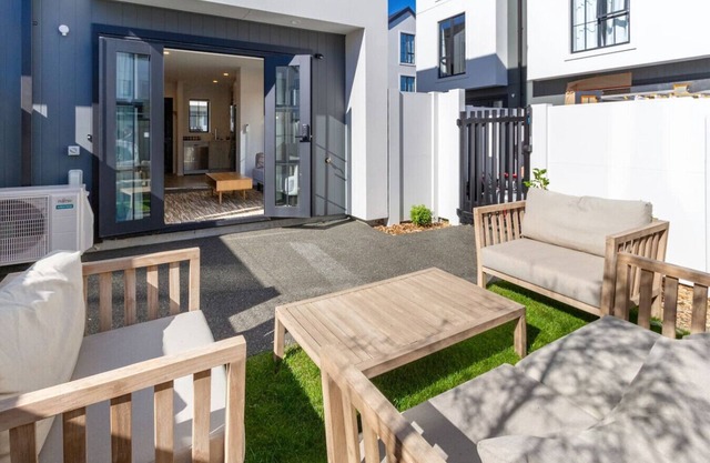 Upscale Townhouse with Parking in Prime Location