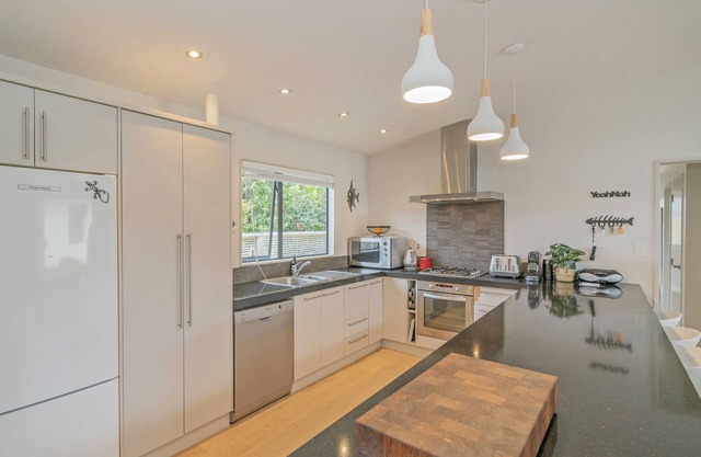 Upsides and Good Vibes - Pauanui Holiday Home