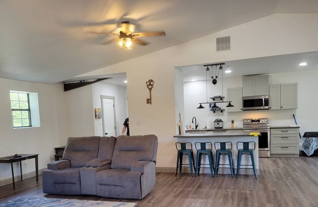 Upstairs Apartment On Lake Fork 2bd 2ba