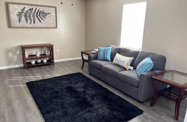 Upstairs Duplex Near VHS Stadium