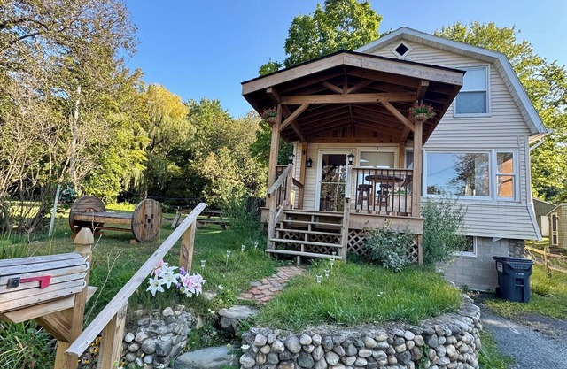 Upstate Lake house Retreat- very cozy, stunning views & exquisitely clean