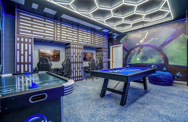 Upstay: 10BR Family Retreat w Pool Hot Tub & Games
