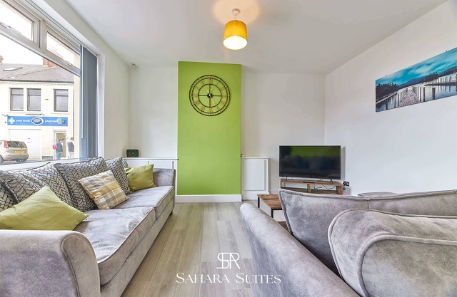 Upto 20% OFF - Modern 5BR Contractor Stay -Parking