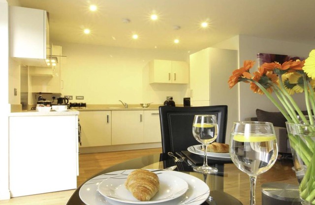 Ur City Pad - The Cambridge Whole 2 Bedroom Apartment
