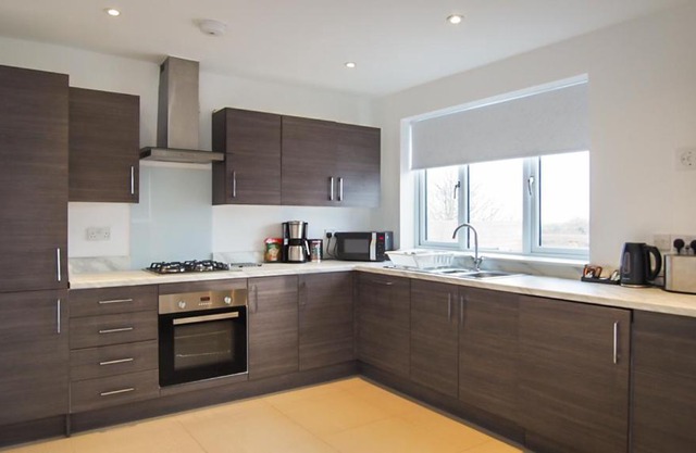 Ur City Pad - The Four Oaks House - 3 Bedrooms - 2 Bathrooms