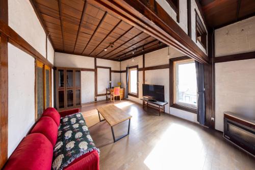 Ura Otaru Montparnasse Inn
