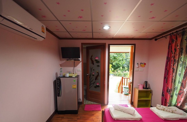 Urawadee Homestay Khiri Wong