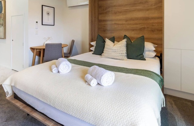 Urban Escape: Ground Floor Studio, Wilmer St