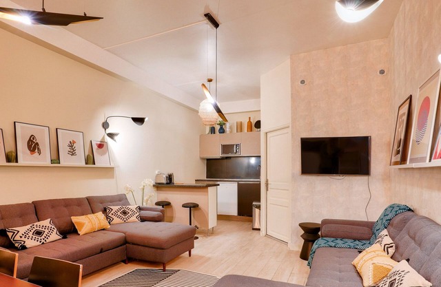 Urban Flat 33 - Charming Flat near Champs-Elysees