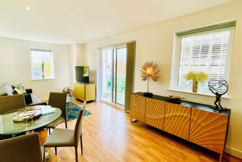 Urban Gem Apartment- Free parking
