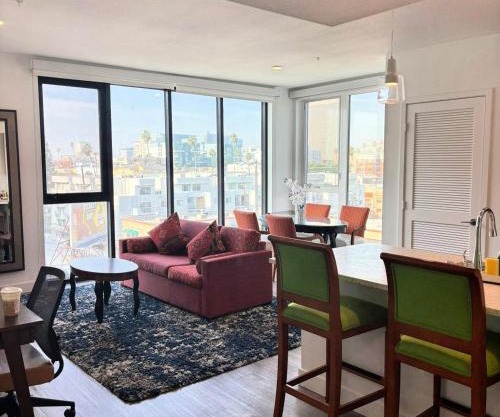 Urban Gorgeous Hollywood Living with rooftop views and BBQ, GYM