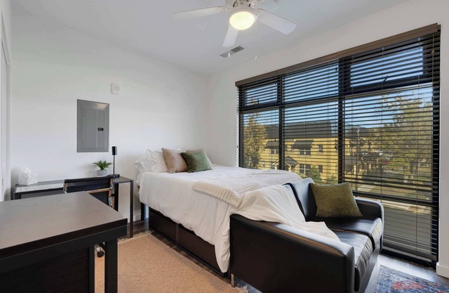 Urban Nest | Bright & Walkable | Walk score 94