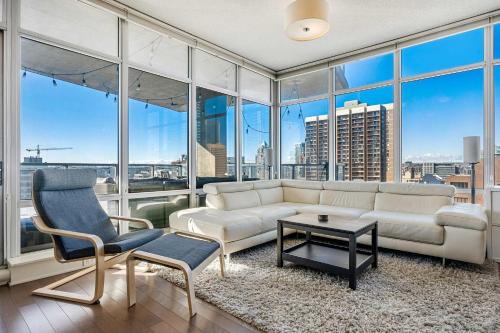 Urban Oasis - 2BR Condo Downtown Large Balcony