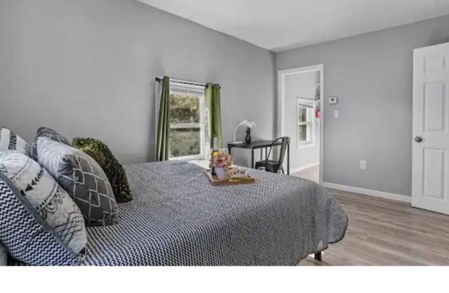Urban Oasis close to Hospitals and Downtown