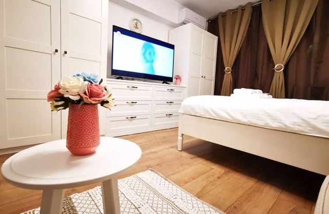 Urban Oasis: Stylish Studio Living at Sudului 507 by MRG