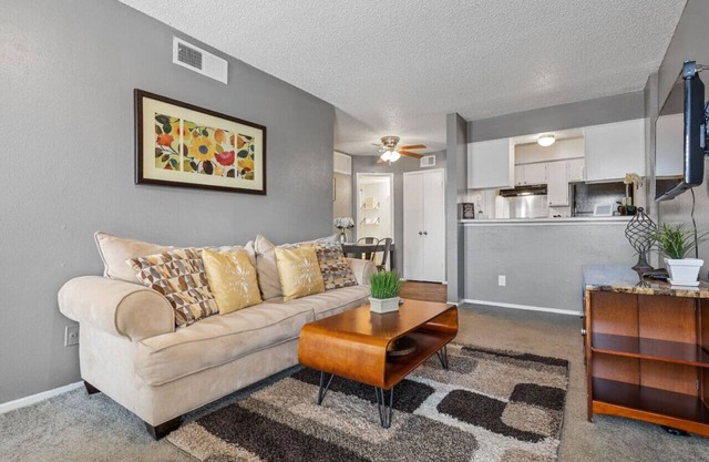 Urban One Bedroom Apartment w. WIFI!