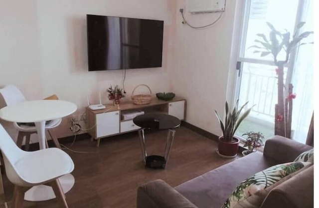 Urban Retro Haven - Groovy Staycation Holiday Destination in Quezon City