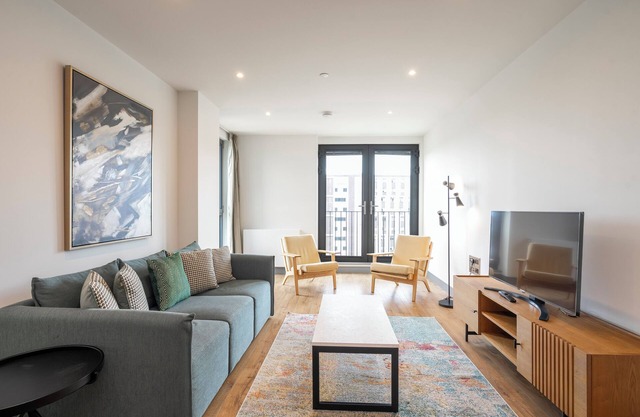 Urban Vista Rooftop Living