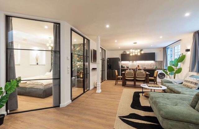 Urban Wave Apartment II