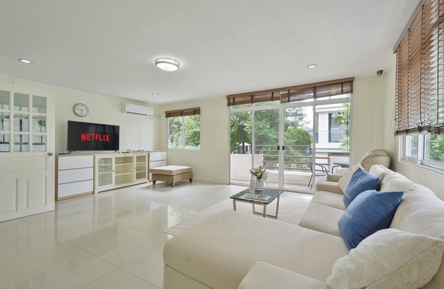 UrbanLoft Sukhumvit 5BR Bangkok 5 min. BKK Hospital VVBKK88