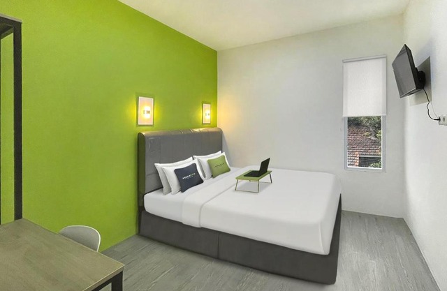 Urbanview Don Juan Pondok Gede by RedDoorz