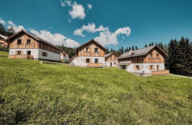 Urlaub in den Bergen - Wanderwege und Pisten Direkt vor der Chalet-türe