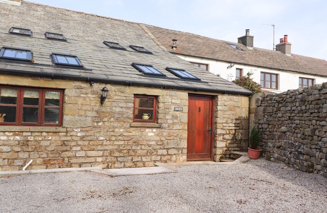 USHERWOODS BARN, pet friendly, luxury holiday cottage in Tatham