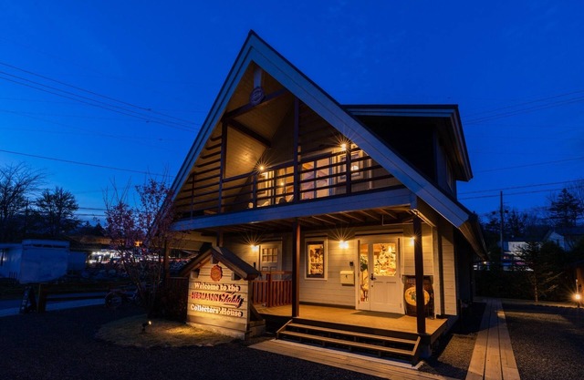 Uta A log house designed in the image of a teddy b/Kitasaku-gun Nagano