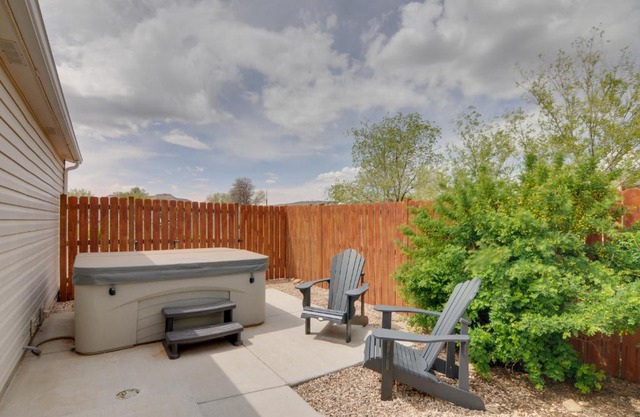 Utah Retreat - Hot Tub, Deck and Near National Parks
