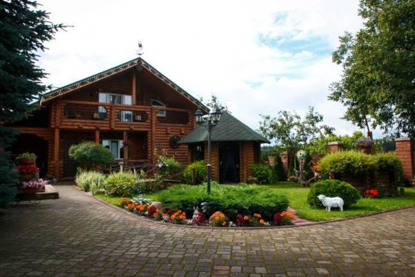 Uyut House