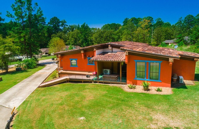 V#3 Beautiful Home in Sam Rayburn. Vacation or fishing tournament-Up to 7 guests