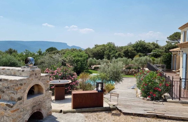 Villa Familiale Typiquement Provençale, au Calme, à 20 min D'aix