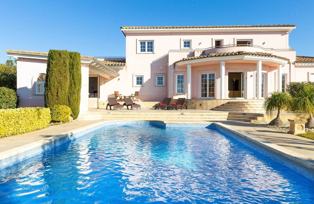 V009 - Casa Mundo, Magnífica villa en el Golf Resort de Peralada.