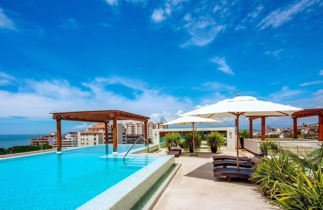 V399-Apt 206-CASA TOBY. Modern, QUIET condo in the heart of Zona Romantica