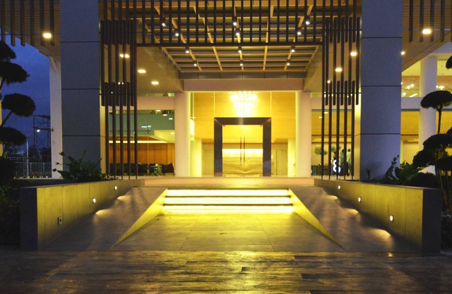 V8 Hotel