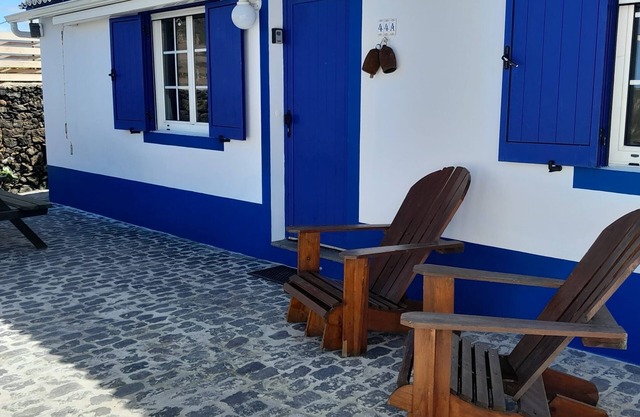 Vacas Felizes Villas - Casa do BadalonVilla com duas aconchegantes casas