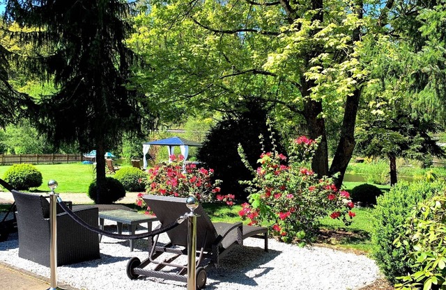 Vacation apartment on the ground floor with large garden and access to the Waldnaab