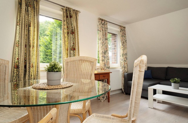 Vacation home Holsteinhaus with terrace in Scharbeutz-Gelschendorf