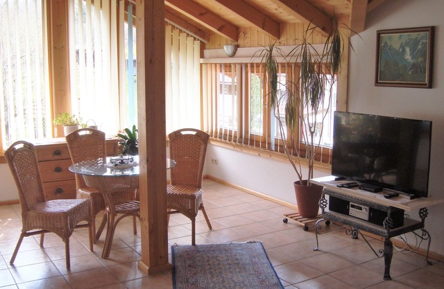 Vacation apartment 57 sqm, 1- 2 persons, 1 bedroom, winter garden, WLAN