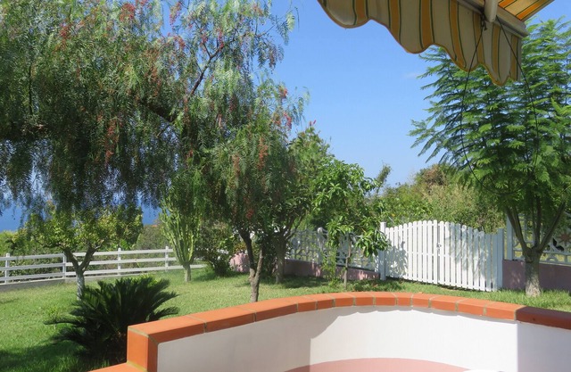 Vacation apartment close to the beach with a stunning view of the sea
