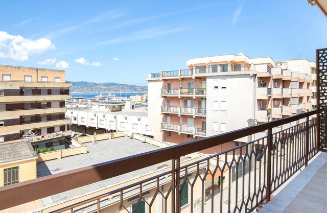 Vacation apartment in Villa San Giovanni, just 10 km from Messina and 15 km from Reggio Calabria.