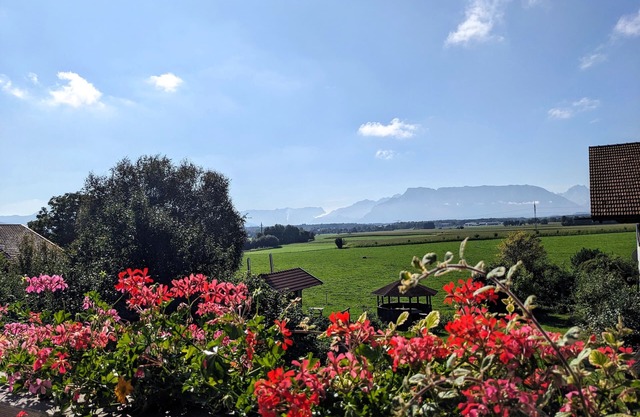 Vacation apartment Untersberg, 86sqm, 2 bedrooms, 2 bathrooms, balcony with mountain view