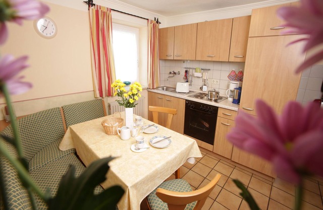 Vacation apartment no. 5 up to 4 persons, 45 sqm, on the ground floor with 2 bedrooms, terrace with view towards the lake