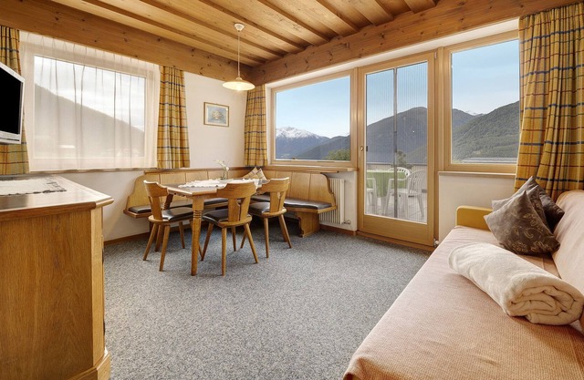 Vacation Apartment "Sonnenhof Sonngarten" with Mountain View & BBQ