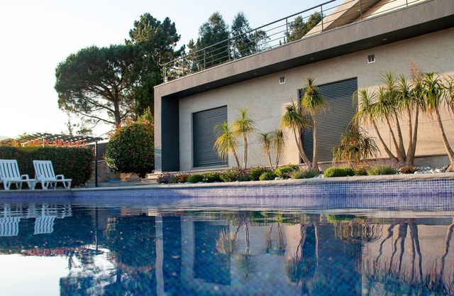 Vacation Apartment "S Tiago House" with Pool, Wi-Fi, Terrace & Garden