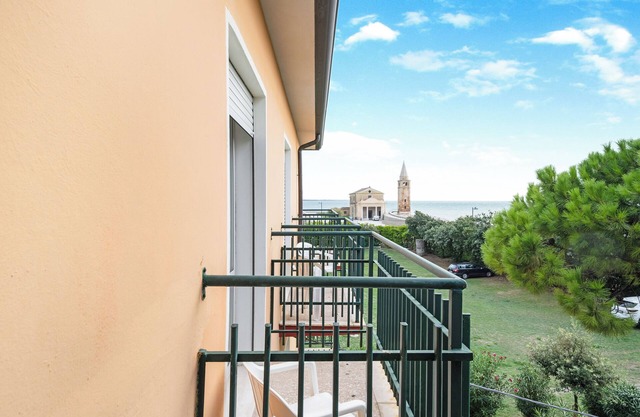 Vacation Apartment 'Alloggi Estivi Caorle 6' with Sea View, Garden & Terrace