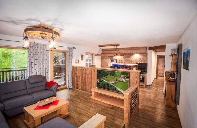 Vacation apartment/apartment for 8 guests with 130m² in Zellberg (76193)