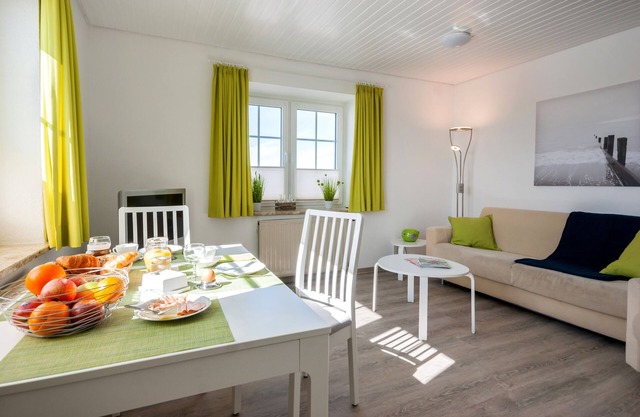 Vacation apartment/apartment for 2 guests with 43m² in Fehmarn (76364)