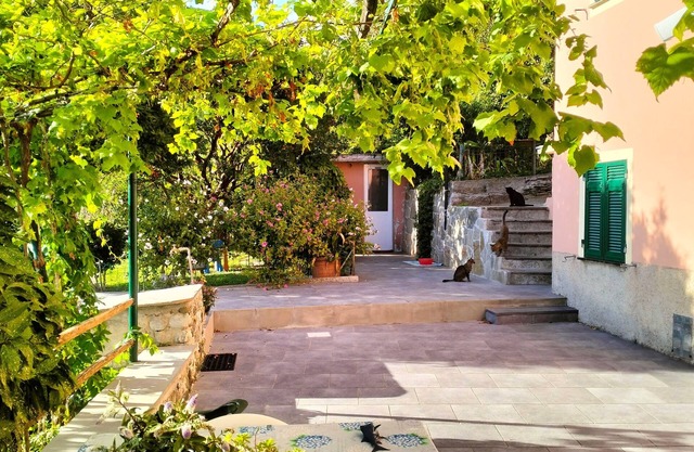 Vacation apartment/apartment for 4 guests with 130m² in Lavagna (172052)