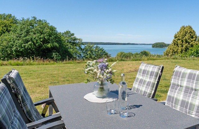 Vacation apartment/apartment for 4 guests with 95m² in Bosau (294600)